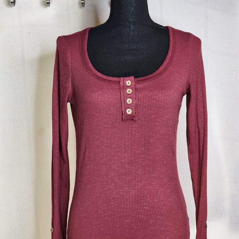 Kissfix Maroon Waffle Knit LS Henley Button Sleeve Detail Poly Rayon Top Size S - Picture 3 of 16